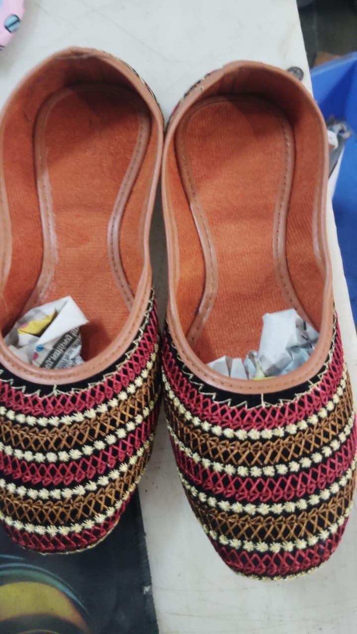 Women Multicolor Jutti Size 4