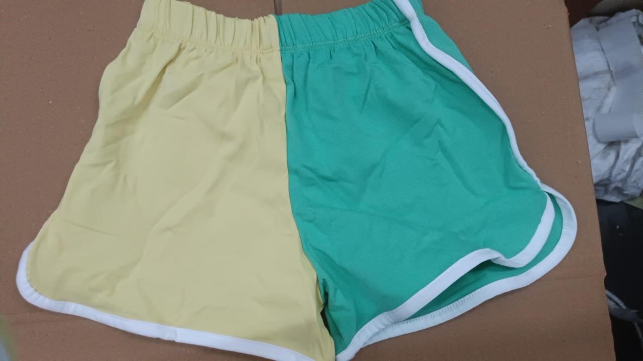 Crayonflakes Side Taped Two Color Yellow Green Shorts Size 4 To 5 Y