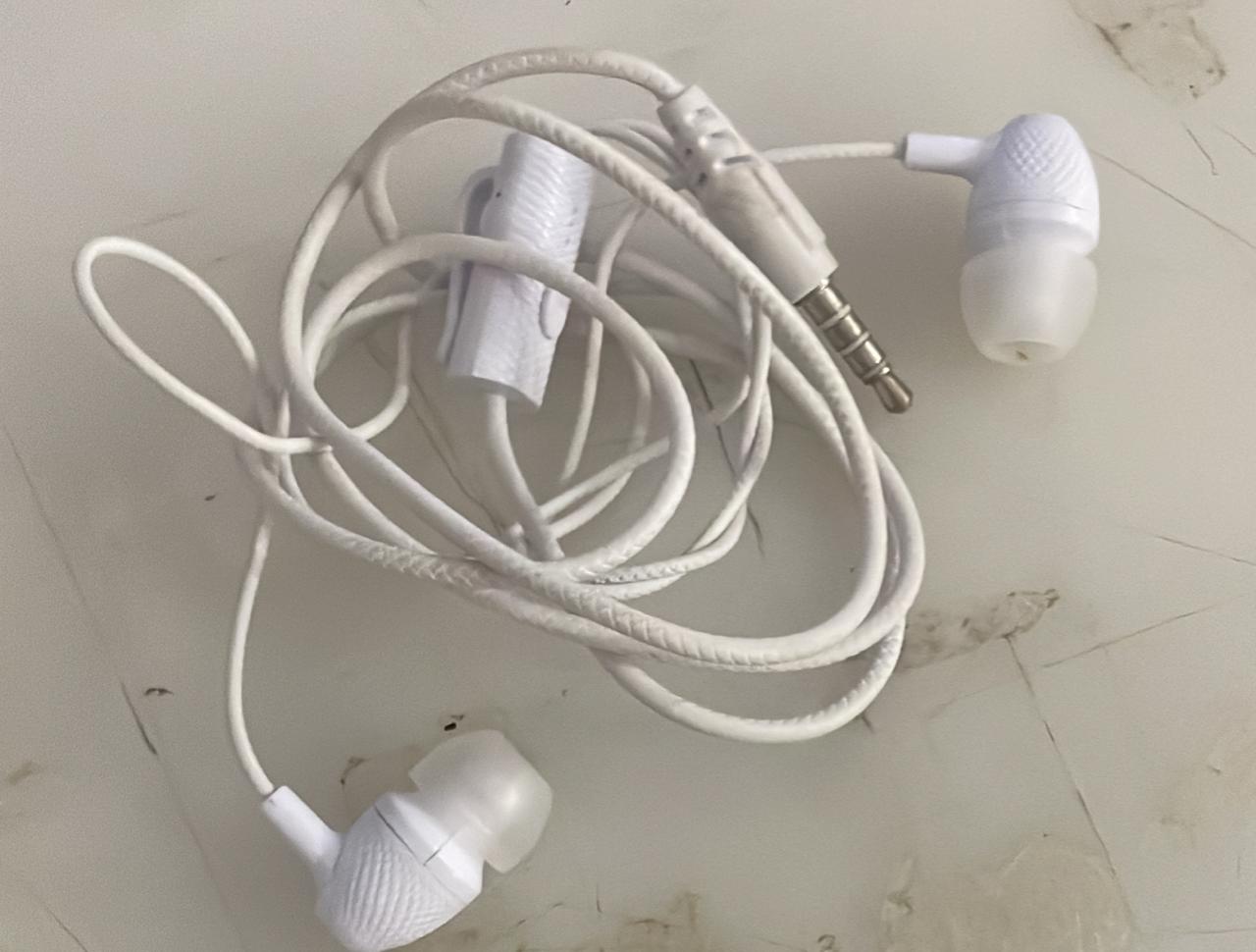 White Color Wired Earphone