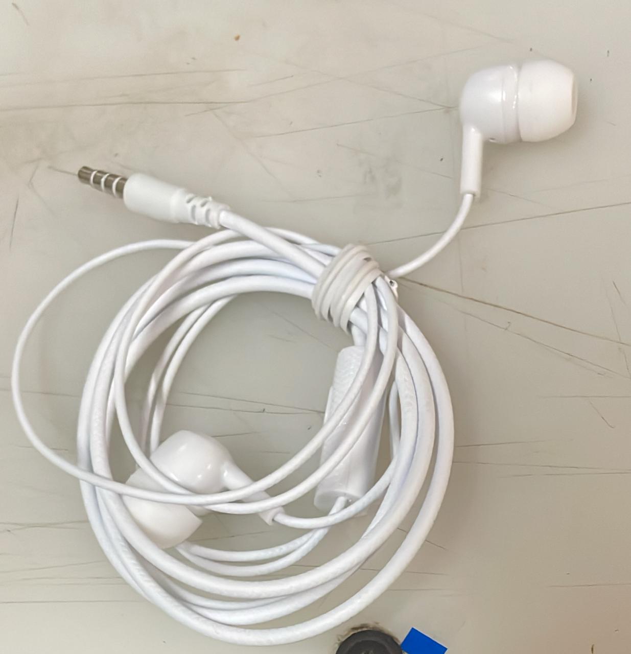 White Color Wired Earphone