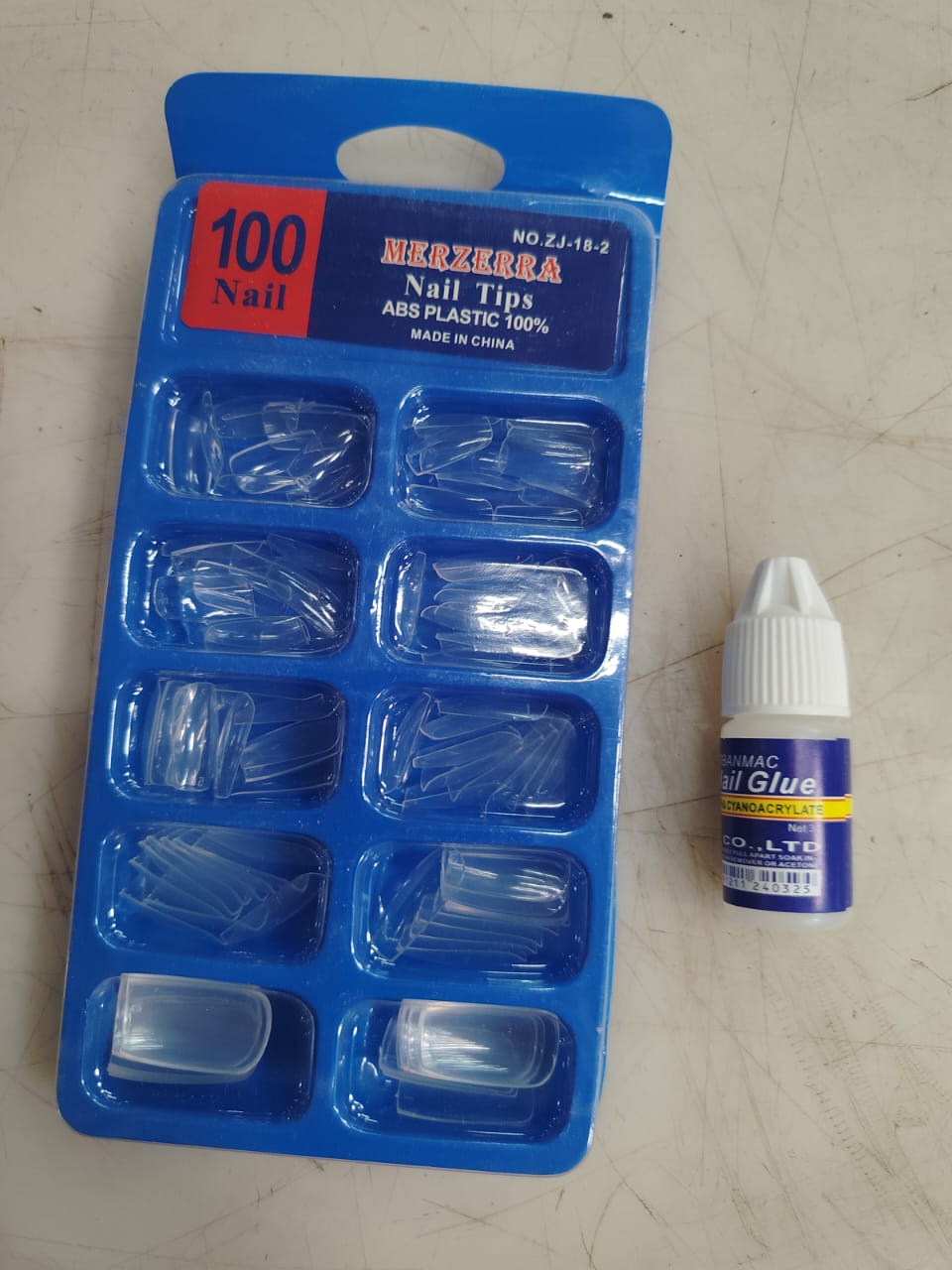 100Pcs Artificial Nails Transparent With Glue