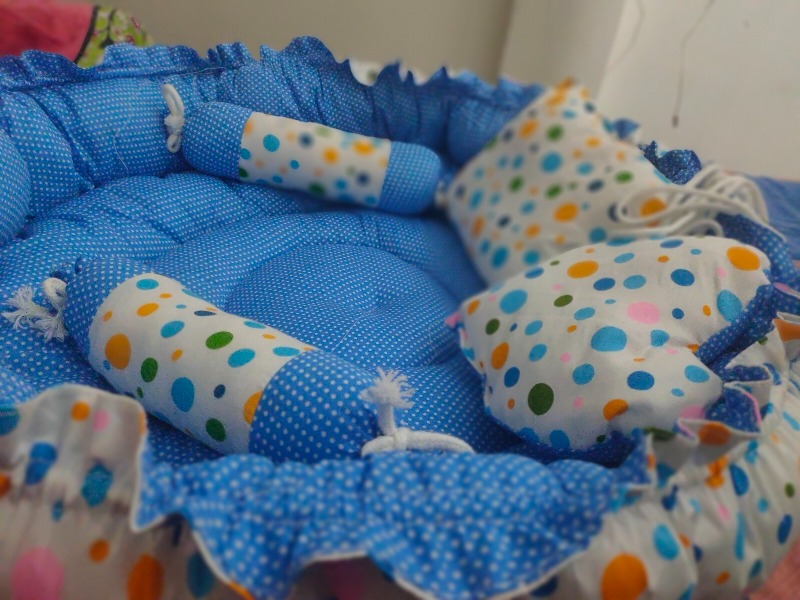 White Color Blue Dots Printed Round Shape Baby Bed Mat With Pillow