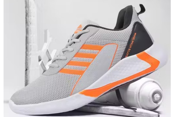 White Trending Casual Sports Shoes For Men Size 7