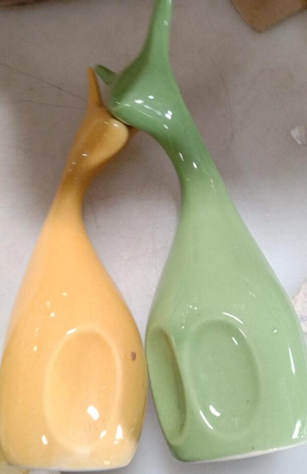 Private Lable Modern Lucky Deer Elegant Ceramic Decorative Statues with Piano Finish Yellow and green colour