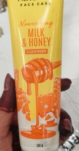 Private Lable AVON Naturals Honey and Milk Nourishing Cleanser Black 100 g