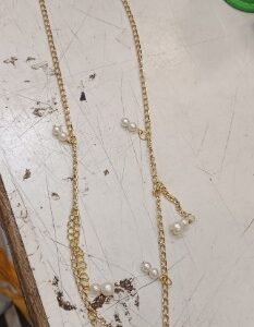 Private Label women fanct neckless golden and white