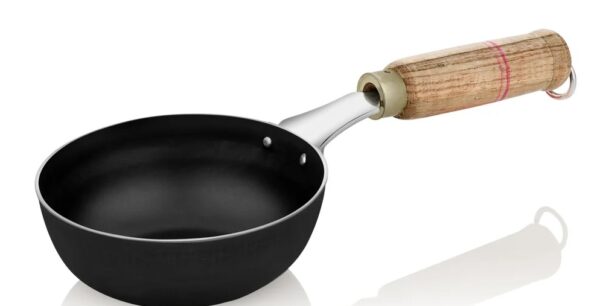 Private Label Black Wooden Handle Tadka Pan For Kitchen 250gm