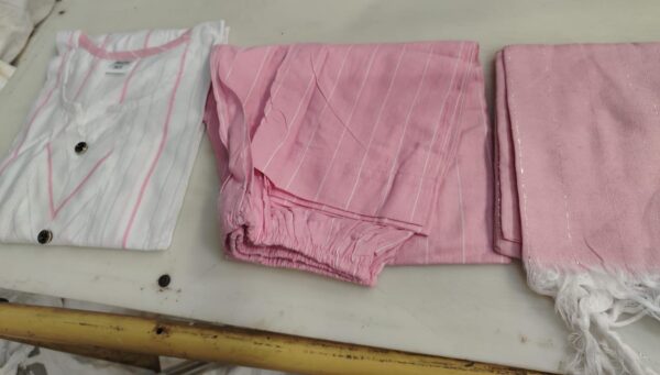 White And Pink Colour Kurta Set With Dupatta For Women Size S
