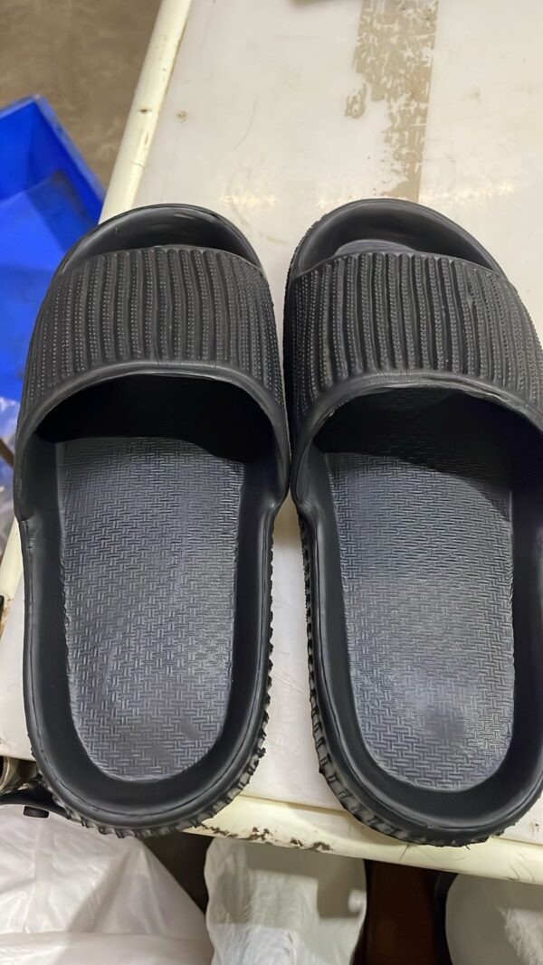 Men Slipper Black Colour Size 4
