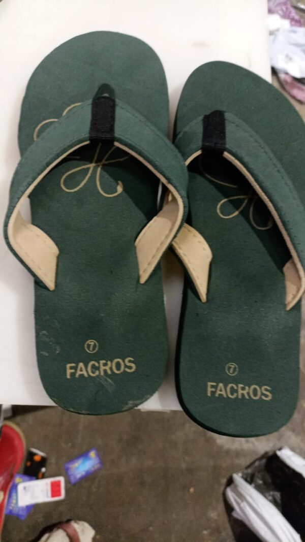 Men Slipper Green Colour Size 7
