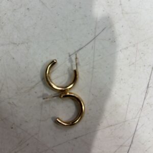 Women New Design Earing Golden Color