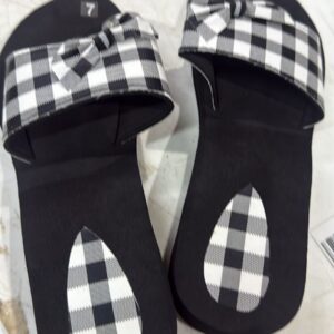 Women Slipper Black Color Size 7