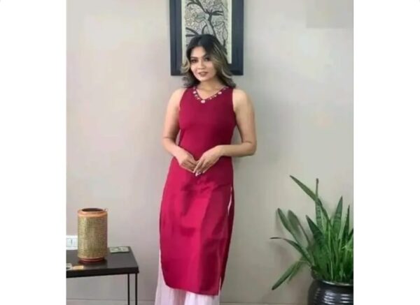 Woman sleveless kurti maroon colour S size