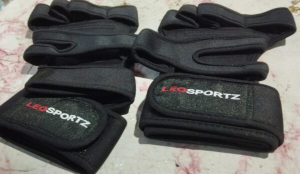 Leosportz Workout Gloves With Wrist Support For Gym Workouts Pull UpsCross Training Weightlifting Calisthenics Wod Silicone Padding Great Hand GripNo Calluses Matt Black Free Size