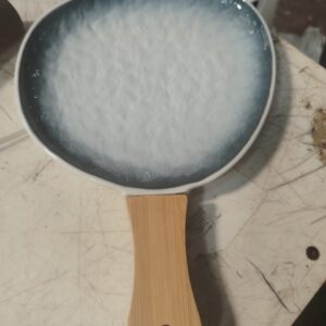 White Gold Ceramic Serving Platter With Wooden Handle For Serving Snacks