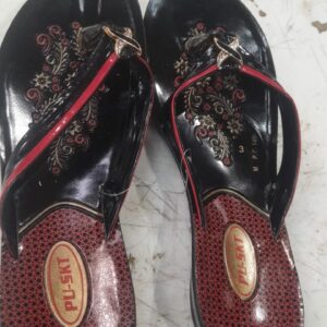 Girls Printed Black Slippers Size 3