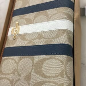 Coach New Work Hand Bag Brown Colour
