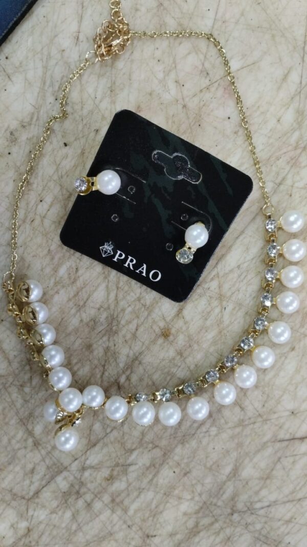 Paro Trendy White Pearl Glasses Chain With Earrings