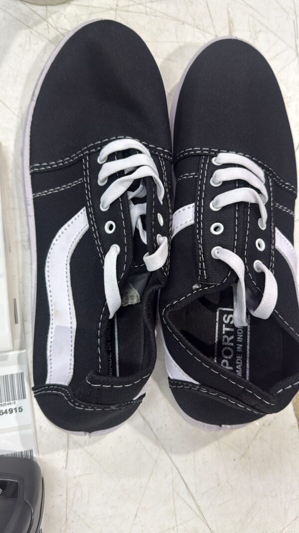 Me Shoes Black And White Color Size 10