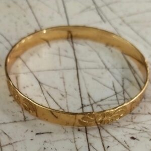 Women Golden Colour Stylish Bangle Size 2Point4