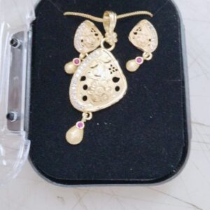 Dj Dadu Golden Color Pendant Chain Set Set For Women