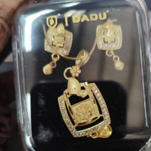 Dj Dadu Gold And White Elegant Leaf Motif Gold Plated Pendant Set With Earrings For Women