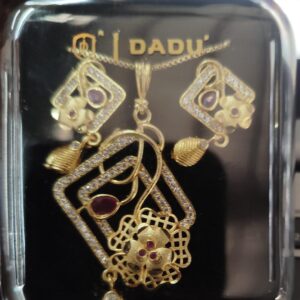 Dj Dadu Gold And White Elegant Leaf Motif Gold Plated Pendant Set With Earrings For Women