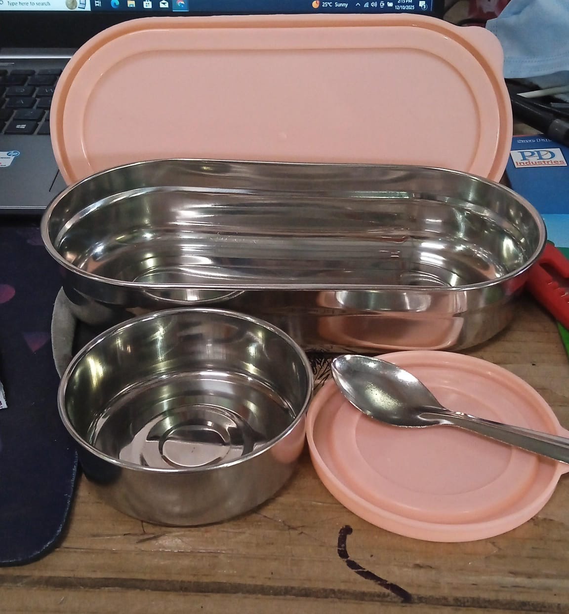 Private Lable Oval Lunch Box Steel for Office School Use Leak Proof Easy to Clean with Side Locks Stainless Steel pink colour