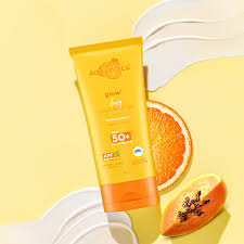 Aqualogica Glow Dewy Sunscreen Gel SPF 50 PA with Papaya Vitamin C For Glowing Sun Protected Skin 80 g