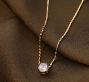 Palmonas round solitaire necklace