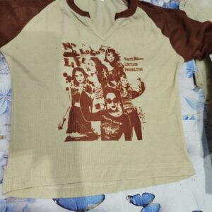 Private Label ACSONS Camisetas casuales para mujer con figura y eslogan grfico con muescas y cuello ragln m size