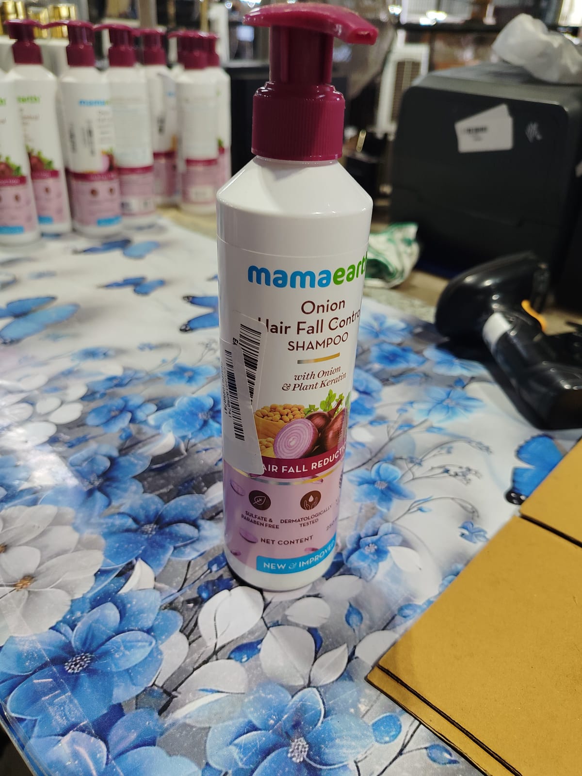 Mamaearth Onion Shampoo for Hair Growth and Hair Fall Control with Onion and Plant Keratin Reduces Hair Fall Strengthens and Smoothens Hair For Men and Women 250ml