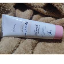 Vitamin B3 And Vitamin E White Oriflame Glow Essentials Face Wash Age Group Adults Packaging Size 125Ml