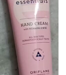 Glow Oriflame Essential Hand Cream 75 Gm
