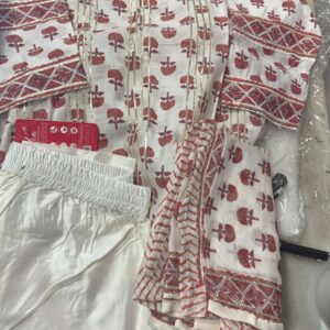 Avaasa Women Kurta Set Off White Color With Dupatta Size L