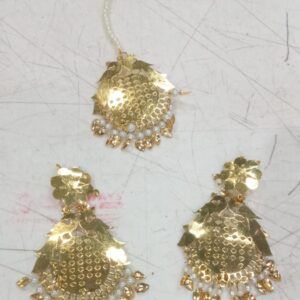 Womens Artificial Earrings And Maang Tikka Gold