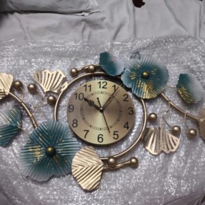 Private Lable Luxury Floral Metal Wall Clock for Living Room Designer Hanging Clock for Home Decor