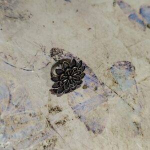 Private Label Beautifully Oxidized Brass Ring with Floral Design