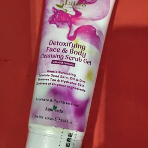 Lass Naturals Detoxifying Face And Body Cleansing Scrub Gel 100 Ml