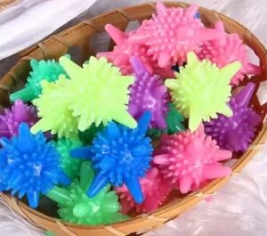 Laundry scrubbing Balls Anti Tangle Silicone reusable detangler Balls Washing Machine Pack of 4