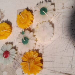 Flower Shape Handcrafted Candle 7 Pcs Multi Color